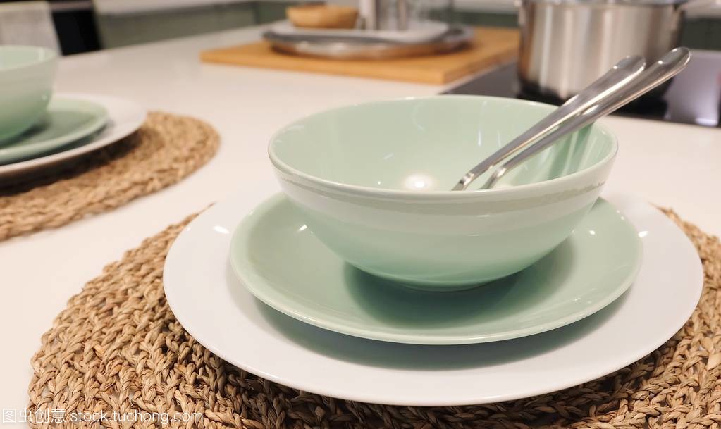 精致陶瓷餐具 傳統(tǒng)工藝與現(xiàn)代生活的完美碰撞